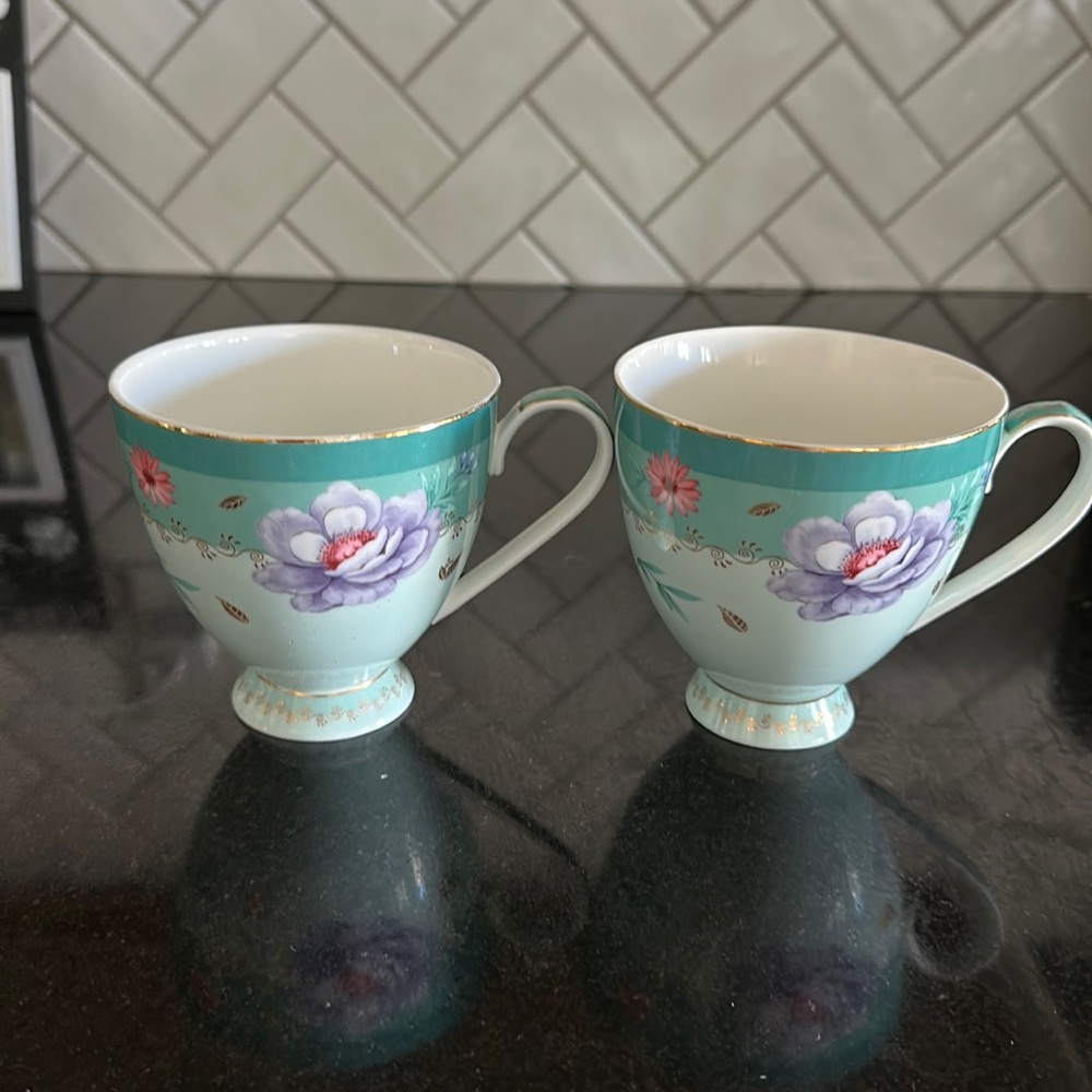 2 coffee cups